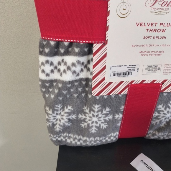 North Pole Trading Velvet Soft Plush Throw 50 x 60 GRAY Christmas Snowflakes x2 - Picture 3 of 5